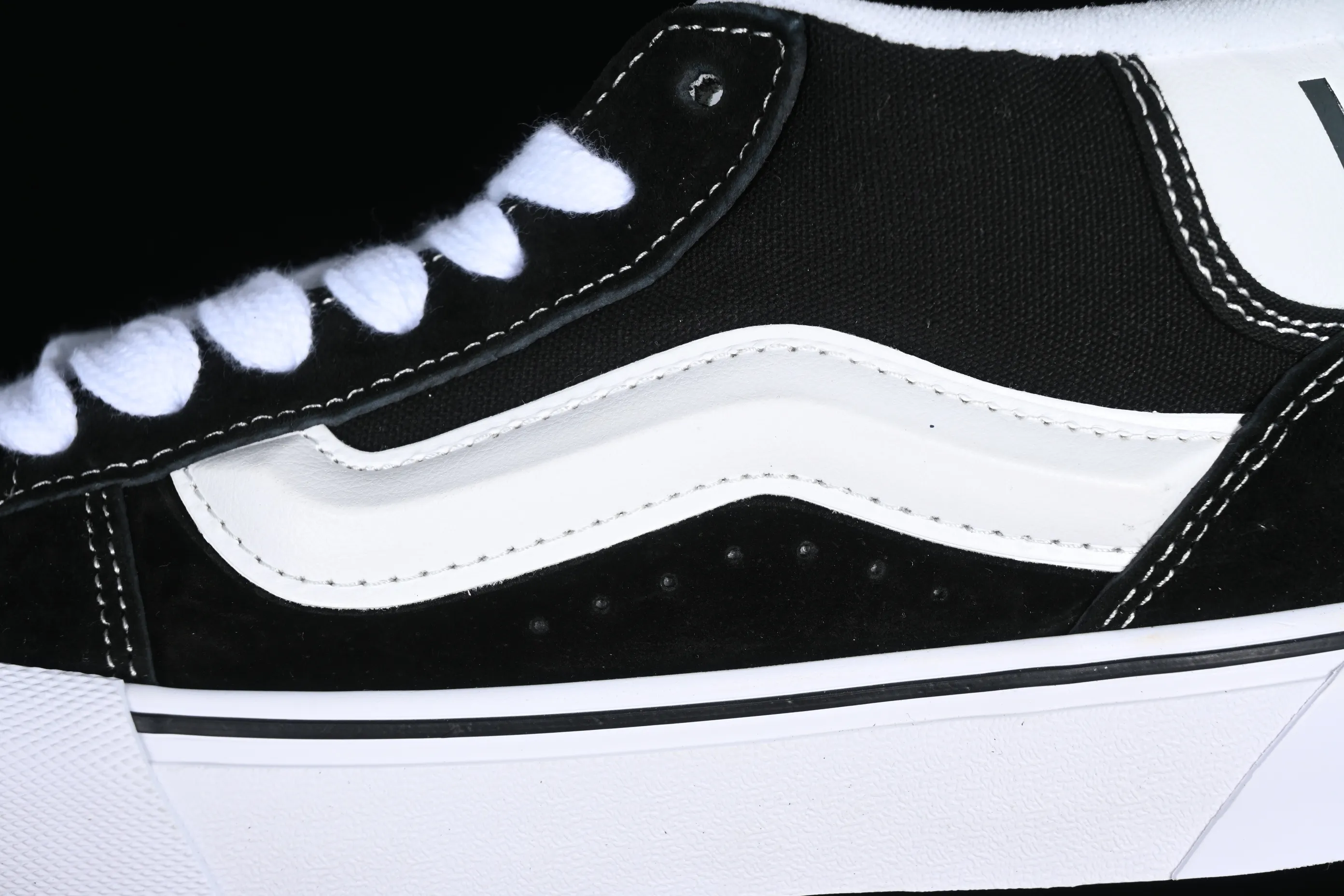 All categories Vans Vans series Vans Mid Vans Zhongbang Vans Knu Skool Vans official fat version of mid-top bread shoes VN000CQ96BTR